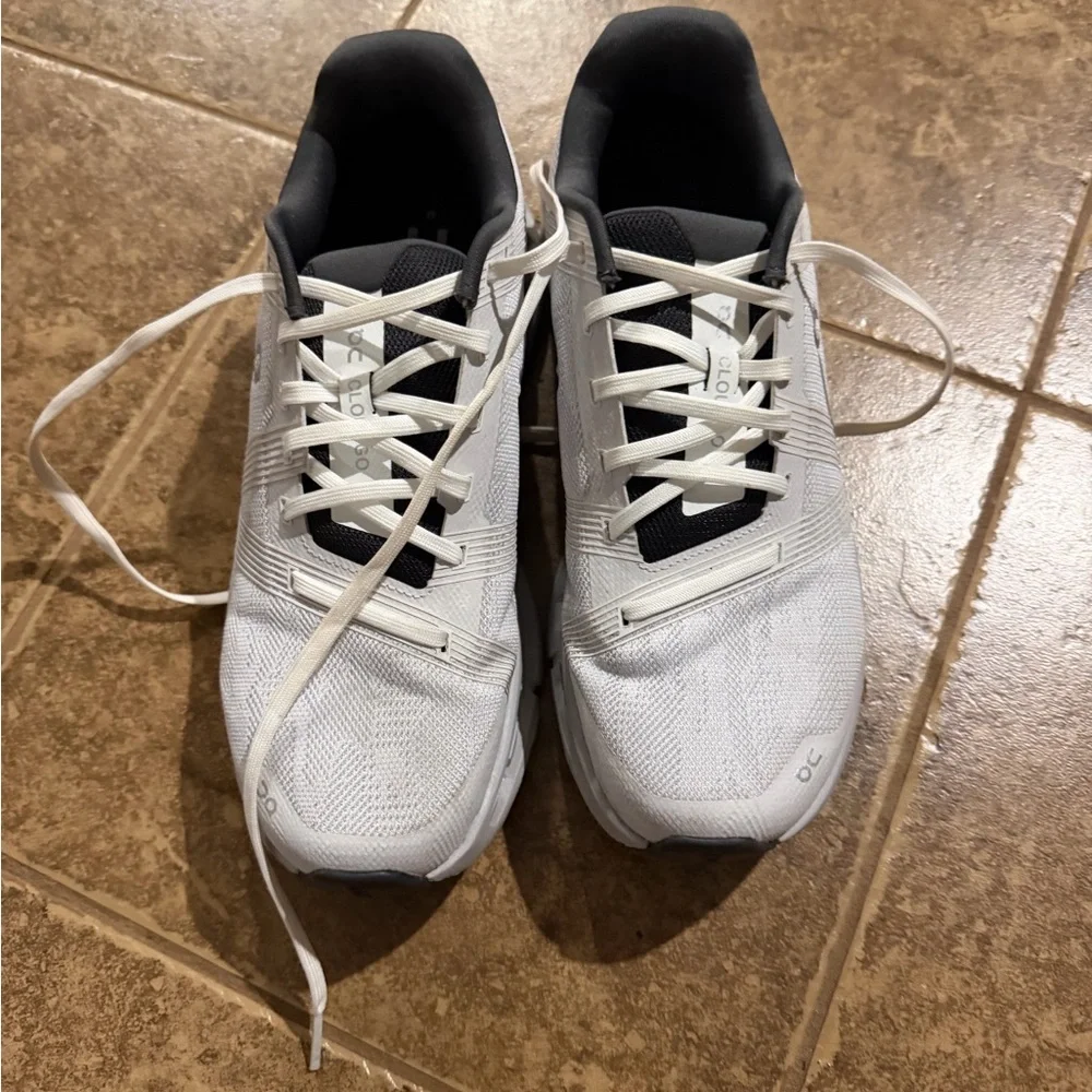 🎉HP🎉On Running Gray and Black Athletic Shoes - Picture 2 of 3